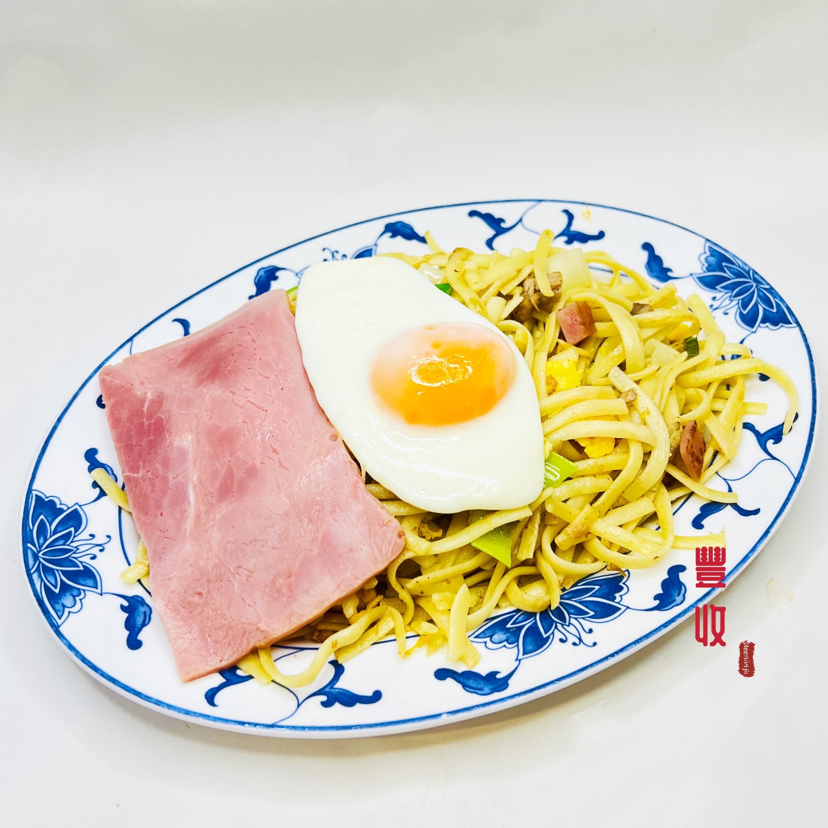 Bami Goreng met ei en vlees