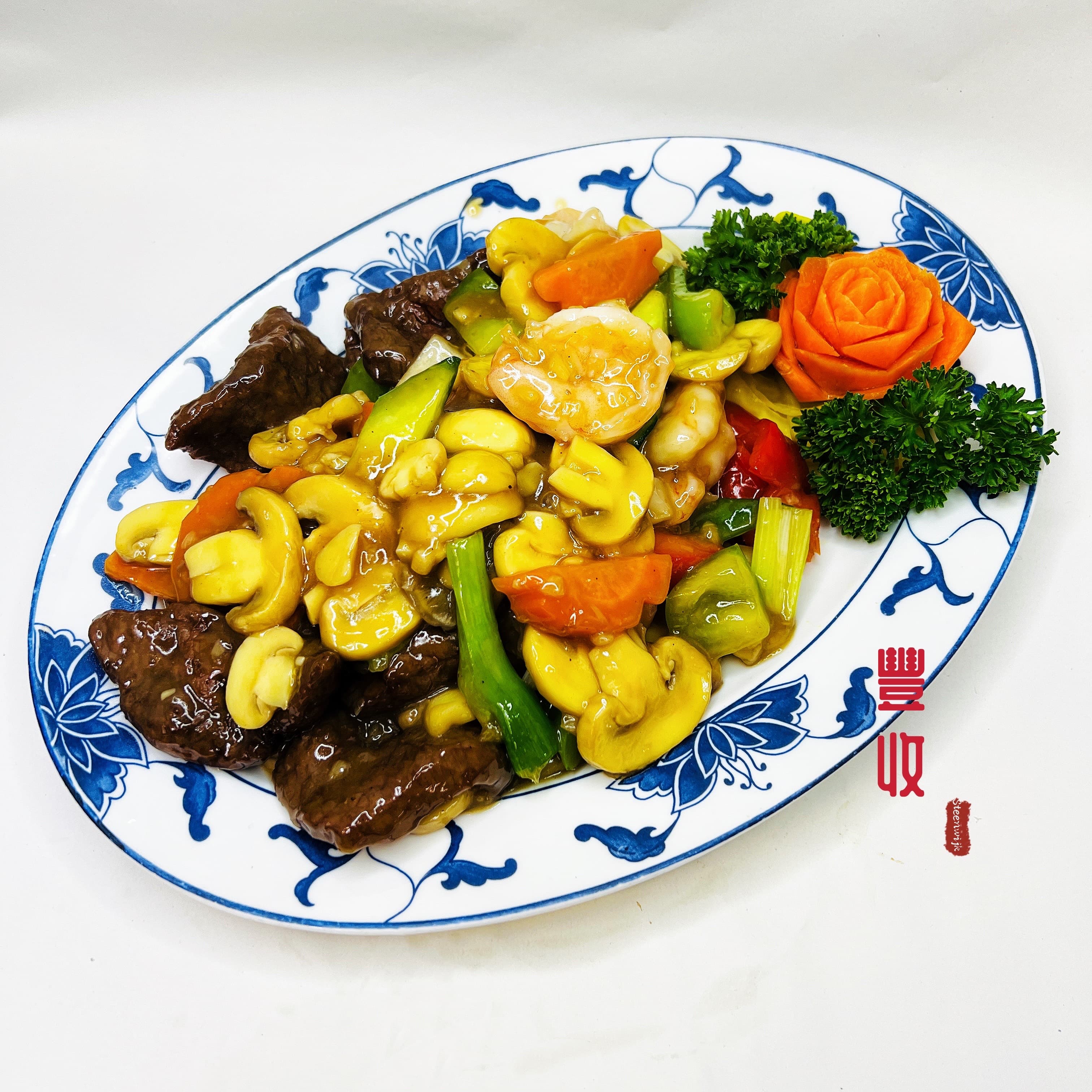 Ossenhaas met garnalen en champignons